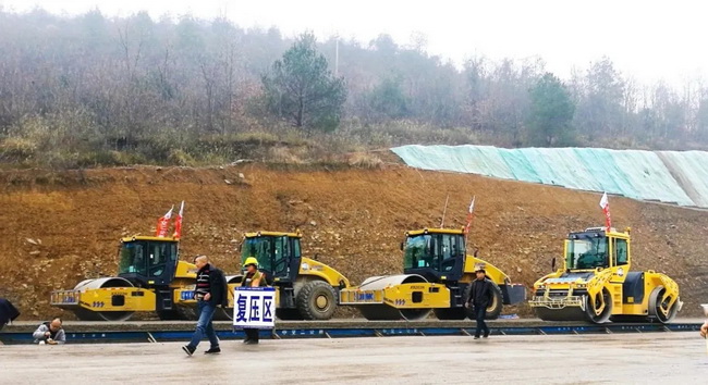 徐工成套道路機(jī)械助力貴黃高速建設(shè)