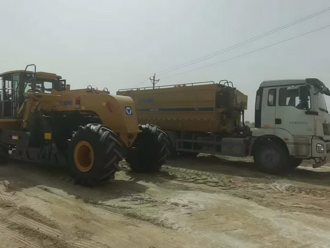 徐工冷再生與粉料撒布車(chē)助力安陽(yáng)湯陰機(jī)場(chǎng)建設(shè)